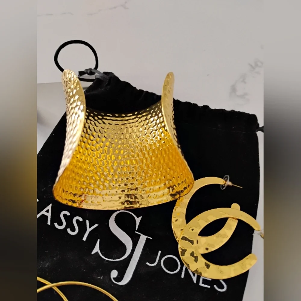 NEW Sassy Jones Set - Necklace, Hoops, Cuff, Bangles (X4) - Picture 8 of 13